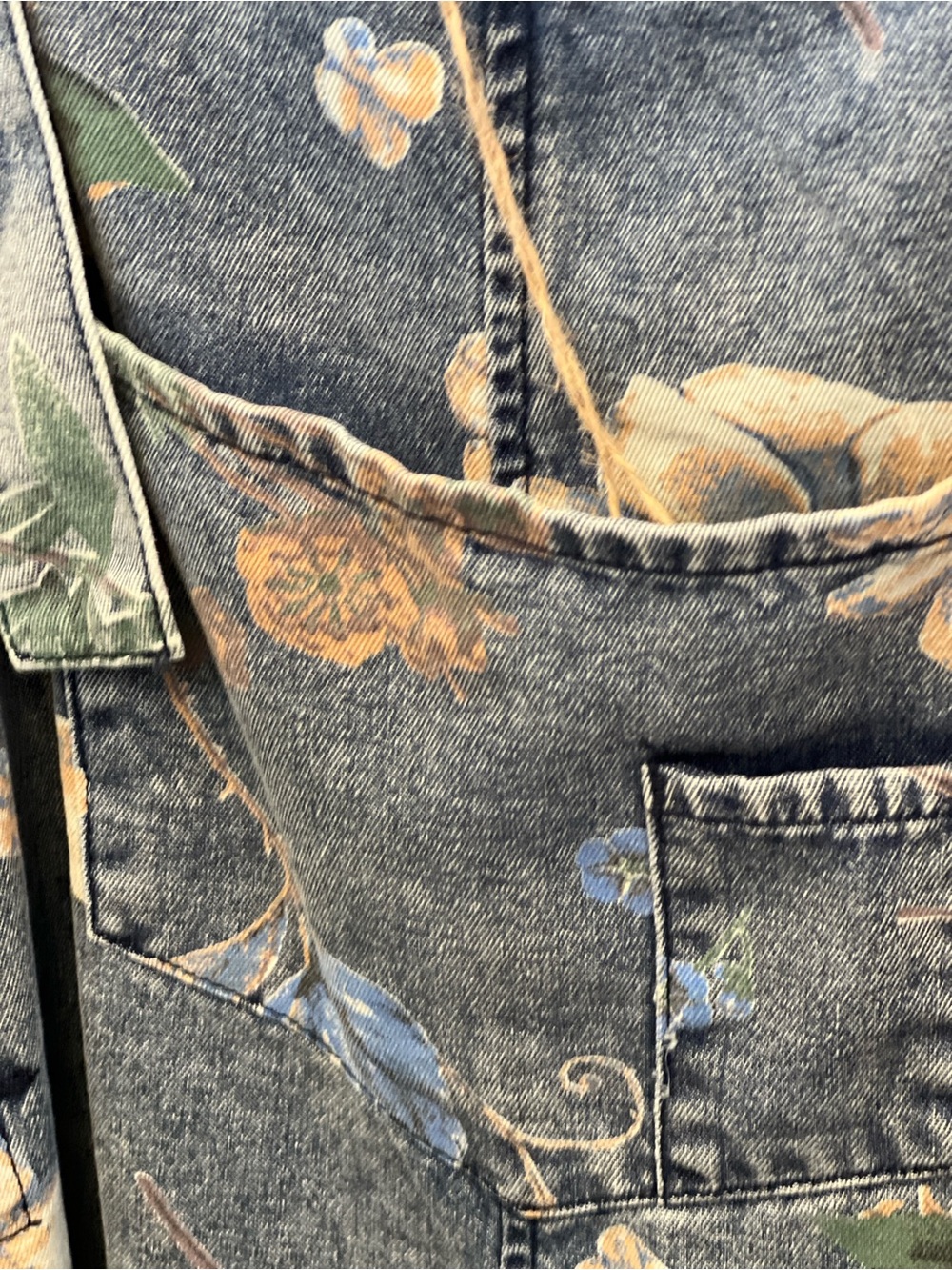NWT Easel Floral Wide-Leg Denim Overalls - Blue and Cream Floral - Picture 4 of 5